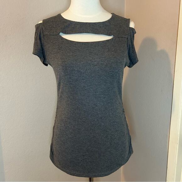 Candie's Tops - Candie’s Gray Short Sleeve Top Ribbed, Size Large